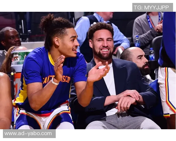 埃文斯度假时接到弗莱彻电话与卡里克鲁尼共度时光